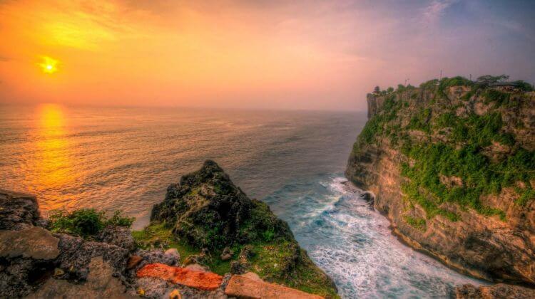 uluwatu temple sunset