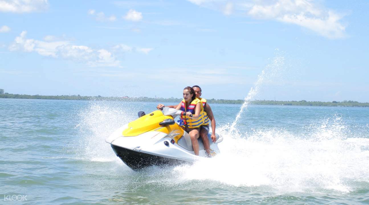 couple jet ski nusa dua