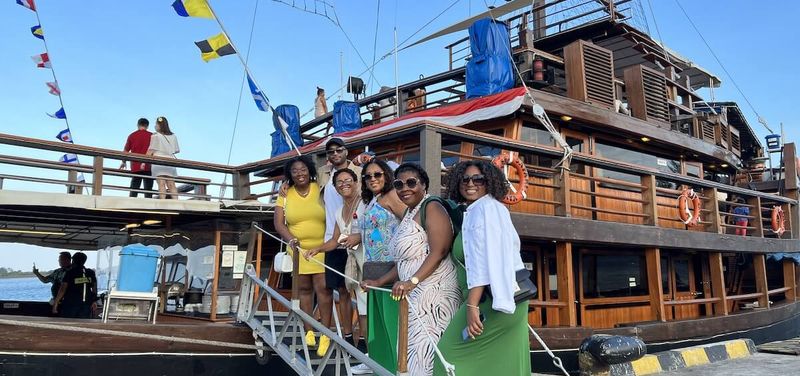 Bali Dinner Cruise & Uluwatu Temple Experience   