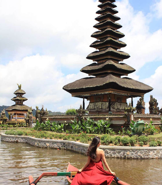 Instagram tour at Ulun Danu Beratan Temple in Bali