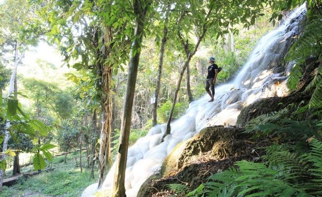 Chiang Mai Doi Suthep Temple & Sticky Waterfall Tour       