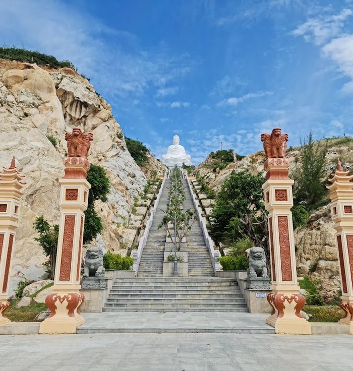 Linh Phong - Ong Nui Temple