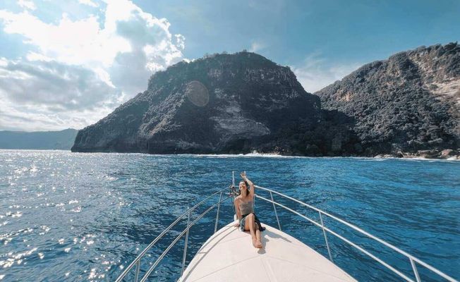 Private Boat to Nusa Penida with Snorkeling, Mantas & Land Tour         