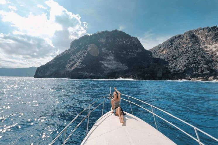 Private Boat to Nusa Penida with Snorkeling, Mantas & Land Tour         
