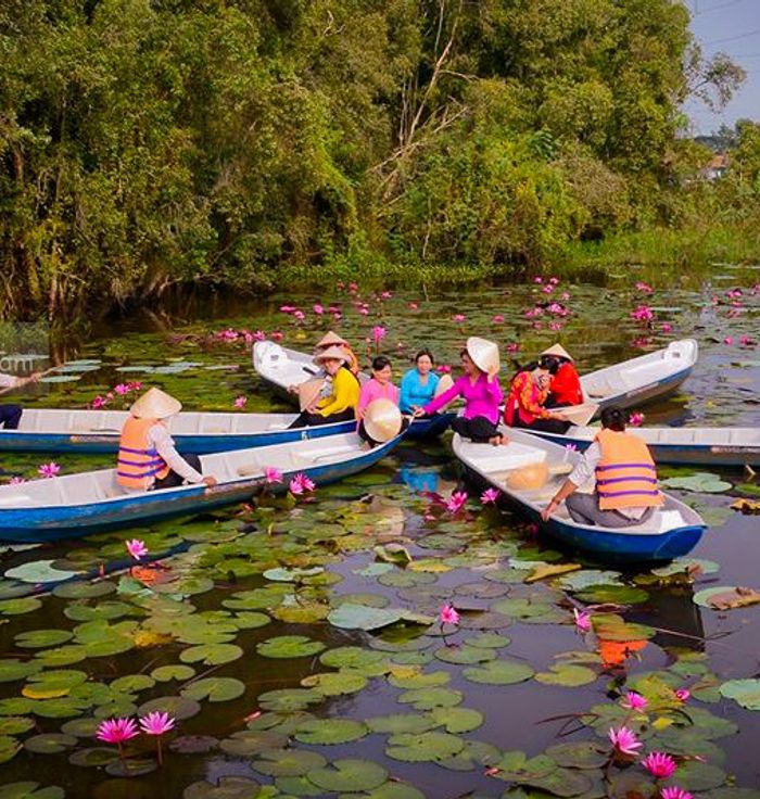 Tân Lập Floating Market