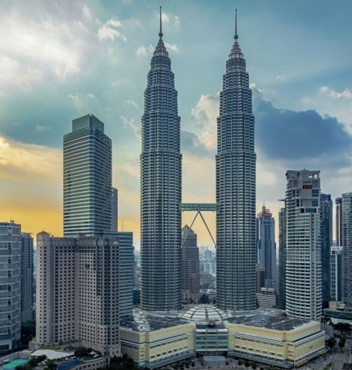 Tháp Đôi Twin Towers