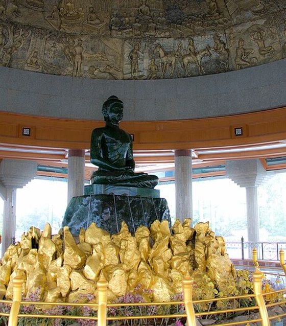 Wat Dhammamongkol, Thailand