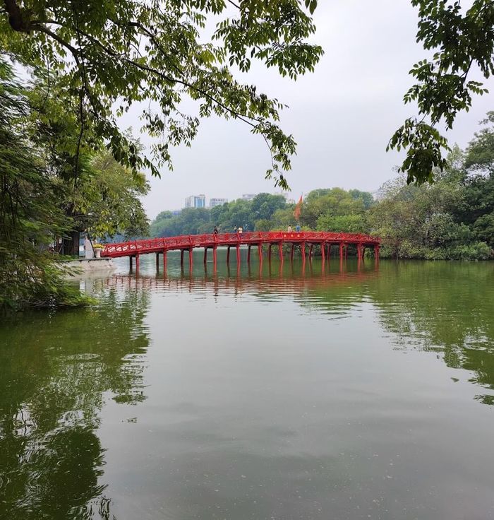 Welcoming Morning Sunlight Bridge (Huc Bridge)